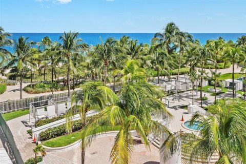 Condominio en alquiler en Bal Harbour, Florida, 1 dormitorio, 83.24 m2 № 1927007 - foto 28