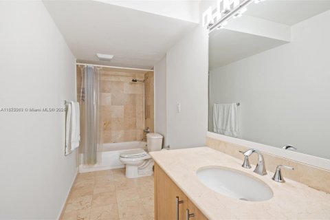 Condominio en alquiler en Bal Harbour, Florida, 1 dormitorio, 83.24 m2 № 1927007 - foto 23