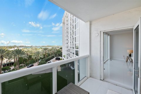 Condominio en alquiler en Bal Harbour, Florida, 1 dormitorio, 83.24 m2 № 1927007 - foto 16