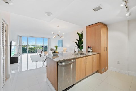 Condominio en alquiler en Bal Harbour, Florida, 1 dormitorio, 83.24 m2 № 1927007 - foto 6