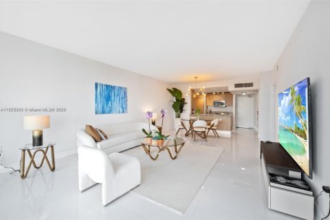 Condominio en alquiler en Bal Harbour, Florida, 1 dormitorio, 83.24 m2 № 1927007 - foto 19