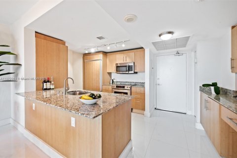 Condominio en alquiler en Bal Harbour, Florida, 1 dormitorio, 83.24 m2 № 1927007 - foto 2