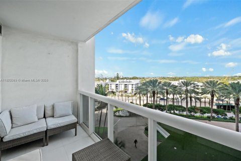Condominio en alquiler en Bal Harbour, Florida, 1 dormitorio, 83.24 m2 № 1927007 - foto 15