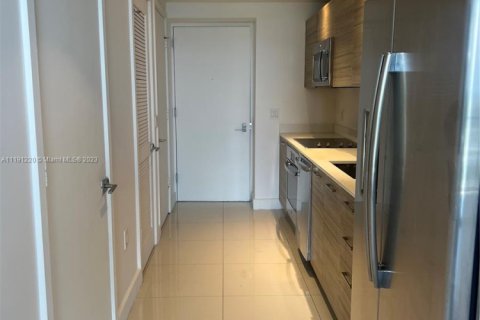 Condo in Miami, Florida, 1 bedroom  № 1868454 - photo 3