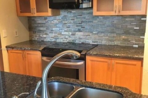 Condo in Fort Lauderdale, Florida, 2 bedrooms  № 2068846 - photo 2