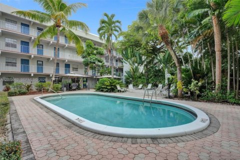 Condo in Fort Lauderdale, Florida, 2 bedrooms  № 2068846 - photo 17