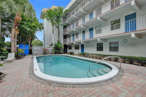 Condo in Fort Lauderdale, Florida, 2 bedrooms  № 2068846 - photo 15