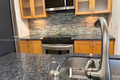 Condo in Fort Lauderdale, Florida, 2 bedrooms  № 2068846 - photo 3