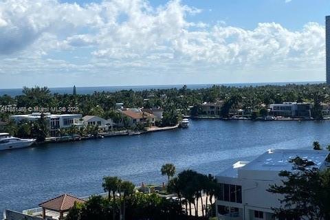 Condo in Aventura, Florida, 2 bedrooms  № 1857515 - photo 1