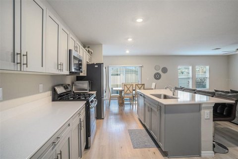 Casa en venta en Fish Hawk, Florida, 4 dormitorios, 213.58 m2 № 2110075 - foto 3