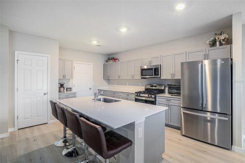 Casa en venta en Fish Hawk, Florida, 4 dormitorios, 213.58 m2 № 2110075 - foto 2