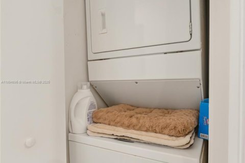 Condominio en venta en Miami, Florida, 1 dormitorio, 75.81 m2 № 2090863 - foto 15