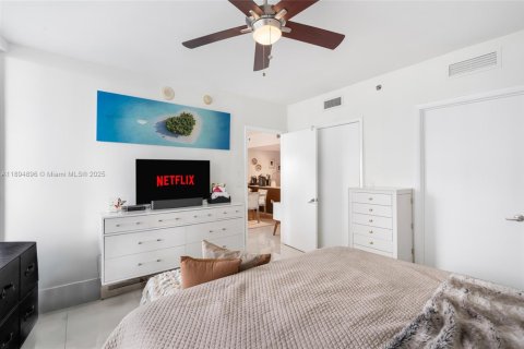 Condominio en venta en Miami, Florida, 1 dormitorio, 75.81 m2 № 2090863 - foto 11