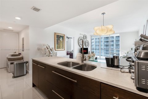 Condominio en venta en Miami, Florida, 1 dormitorio, 75.81 m2 № 2090863 - foto 8