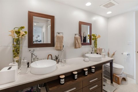 Condominio en venta en Miami, Florida, 1 dormitorio, 75.81 m2 № 2090863 - foto 13
