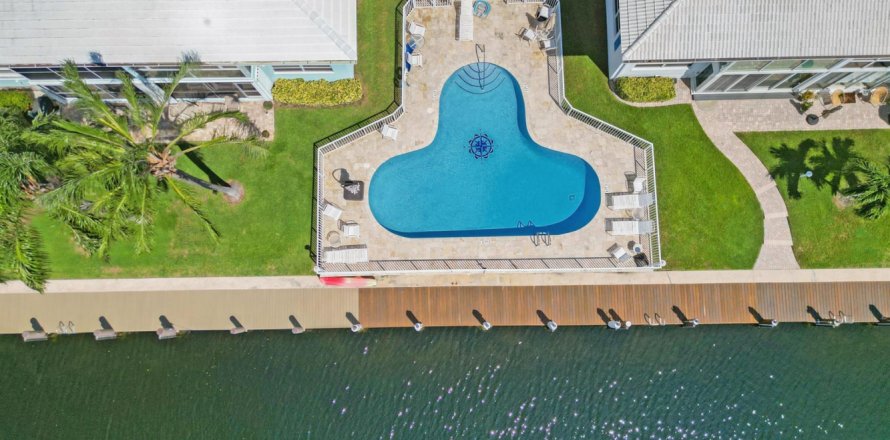 Condominio en Lighthouse Point, Florida, 2 dormitorios № 744402