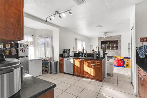 Casa en venta en Homestead, Florida, 4 dormitorios, 209.59 m2 № 2032924 - foto 10