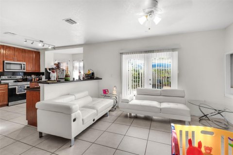 Casa en venta en Homestead, Florida, 4 dormitorios, 209.59 m2 № 2032924 - foto 13