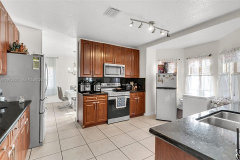 Casa en venta en Homestead, Florida, 4 dormitorios, 209.59 m2 № 2032924 - foto 11