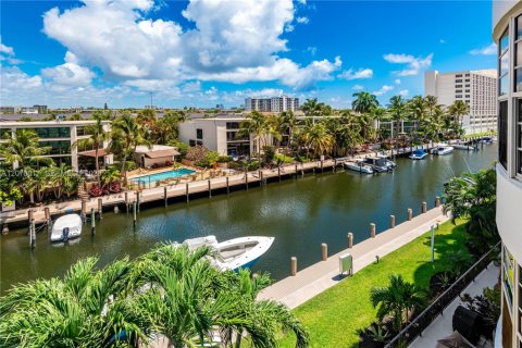 Condo in Fort Lauderdale, Florida, 3 bedrooms  № 2300785 - photo 3