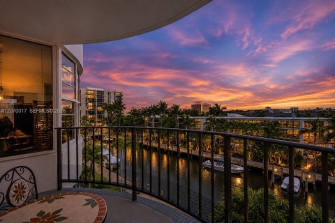 Condo in Fort Lauderdale, Florida, 3 bedrooms № 2300785