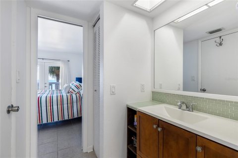 Condominio en alquiler en Saint Pete Beach, Florida, 2 dormitorios, 93.83 m2 № 1245939 - foto 3