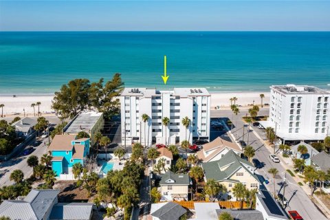 Condominio en alquiler en Saint Pete Beach, Florida, 2 dormitorios, 93.83 m2 № 1245939 - foto 1