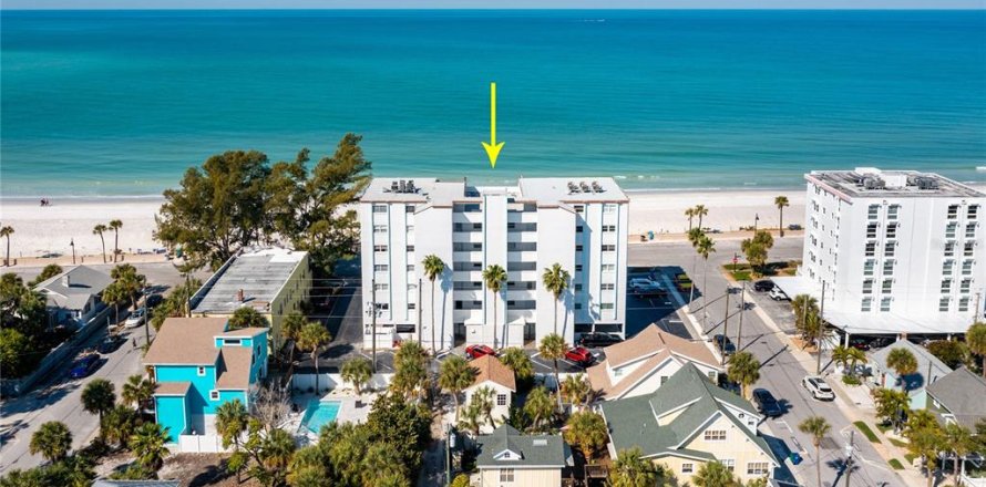 Condominio en Saint Pete Beach, Florida, 2 dormitorios  № 1245939