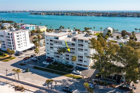 Condominio en alquiler en Saint Pete Beach, Florida, 2 dormitorios, 93.83 m2 № 1245939 - foto 14