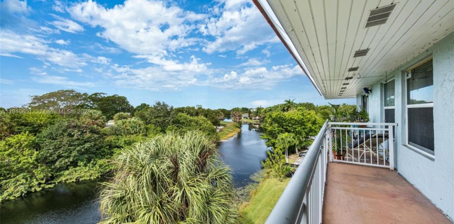 Кондоминиум с 1 спальней в Плантация, Флорида № 1966678