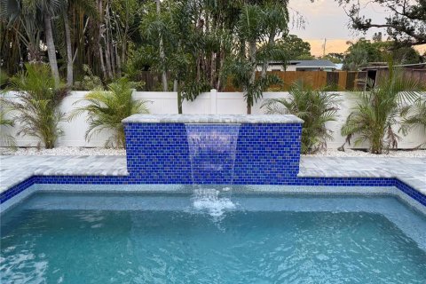 House in Bradenton, Florida 3 bedrooms, 109.25 sq.m. № 2396272 - photo 2