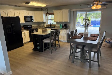 House in Bradenton, Florida 3 bedrooms, 109.25 sq.m. № 2396272 - photo 23