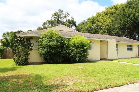 House in Lakeland, Florida 3 bedrooms, 142.14 sq.m. № 2390970 - photo 3