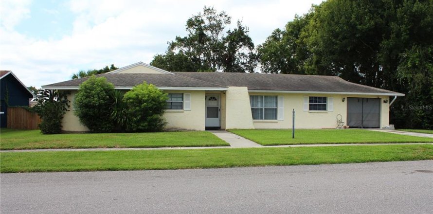 House in Lakeland, Florida 3 bedrooms, 142.14 sq.m. № 2390970