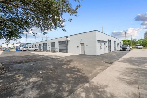 Commercial property in Fort Lauderdale, Florida № 2027605 - photo 2