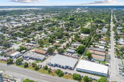 Commercial property in Fort Lauderdale, Florida № 2027605 - photo 24