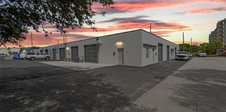 Commercial property in Fort Lauderdale, Florida № 2027605