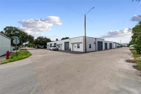 Commercial property in Fort Lauderdale, Florida № 2027605 - photo 4