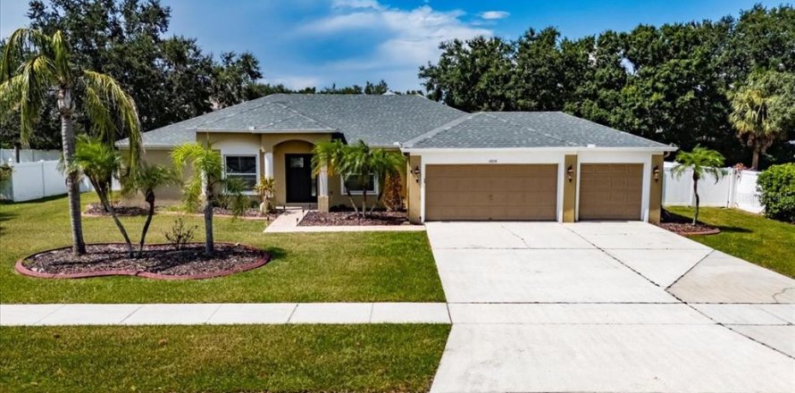 House in Apollo Beach, Florida 4 bedrooms, 195.56 sq.m. № 1876792