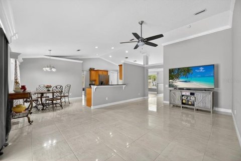 House in Apollo Beach, Florida 4 bedrooms, 195.56 sq.m. № 1876792 - photo 13