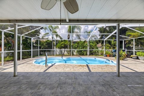 House in Apollo Beach, Florida 4 bedrooms, 195.56 sq.m. № 1876792 - photo 3