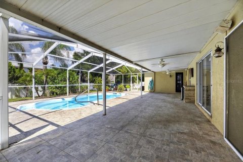 House in Apollo Beach, Florida 4 bedrooms, 195.56 sq.m. № 1876792 - photo 22