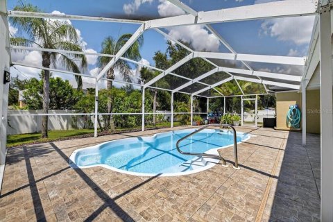 House in Apollo Beach, Florida 4 bedrooms, 195.56 sq.m. № 1876792 - photo 23