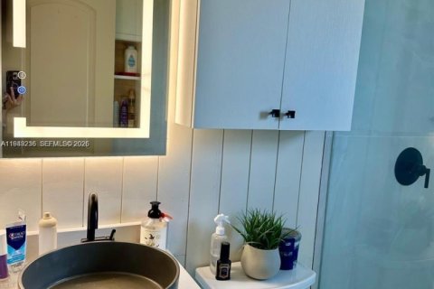 Villa ou maison à louer à Hialeah, Floride: 4 chambres, 104.24 m2 № 2000202 - photo 12