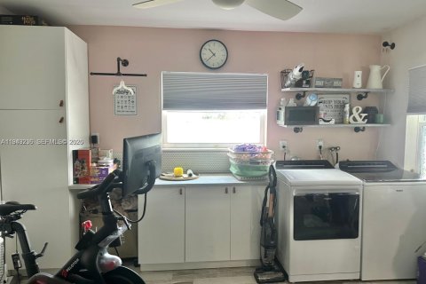 Villa ou maison à louer à Hialeah, Floride: 4 chambres, 104.24 m2 № 2000202 - photo 8