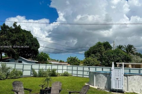 Villa ou maison à louer à Hialeah, Floride: 4 chambres, 104.24 m2 № 2000202 - photo 20