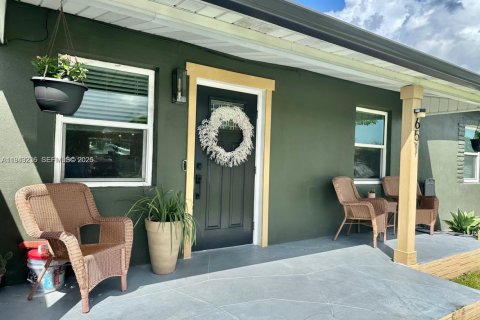 Villa ou maison à louer à Hialeah, Floride: 4 chambres, 104.24 m2 № 2000202 - photo 4