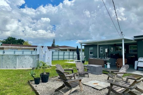 Villa ou maison à louer à Hialeah, Floride: 4 chambres, 104.24 m2 № 2000202 - photo 18