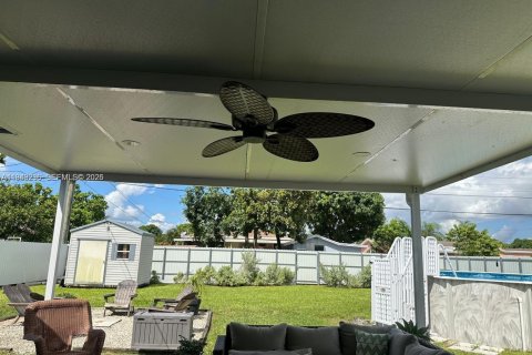 Villa ou maison à louer à Hialeah, Floride: 4 chambres, 104.24 m2 № 2000202 - photo 17