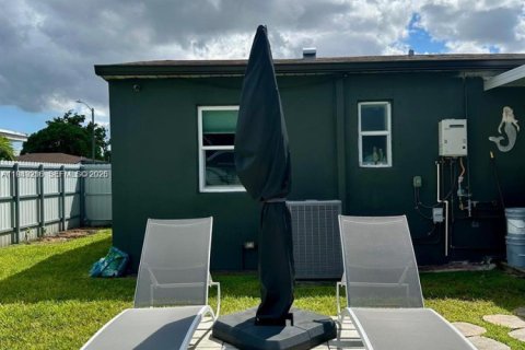 Villa ou maison à louer à Hialeah, Floride: 4 chambres, 104.24 m2 № 2000202 - photo 23